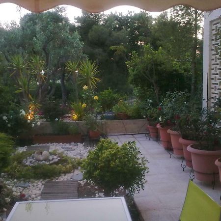 אתונה Comfortable Garden Apt Near Vouliagmeni Beach מראה חיצוני תמונה