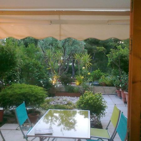 אתונה Comfortable Garden Apt Near Vouliagmeni Beach מראה חיצוני תמונה