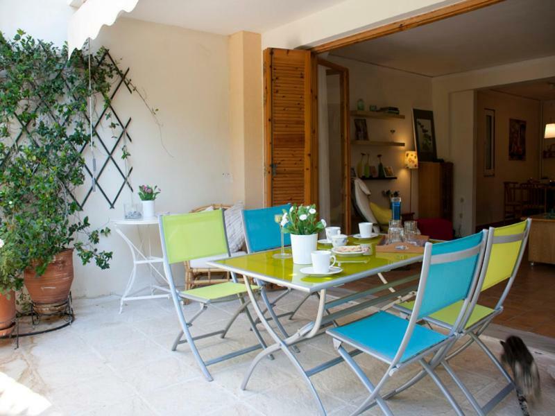 אתונה Comfortable Garden Apt Near Vouliagmeni Beach מראה חיצוני תמונה