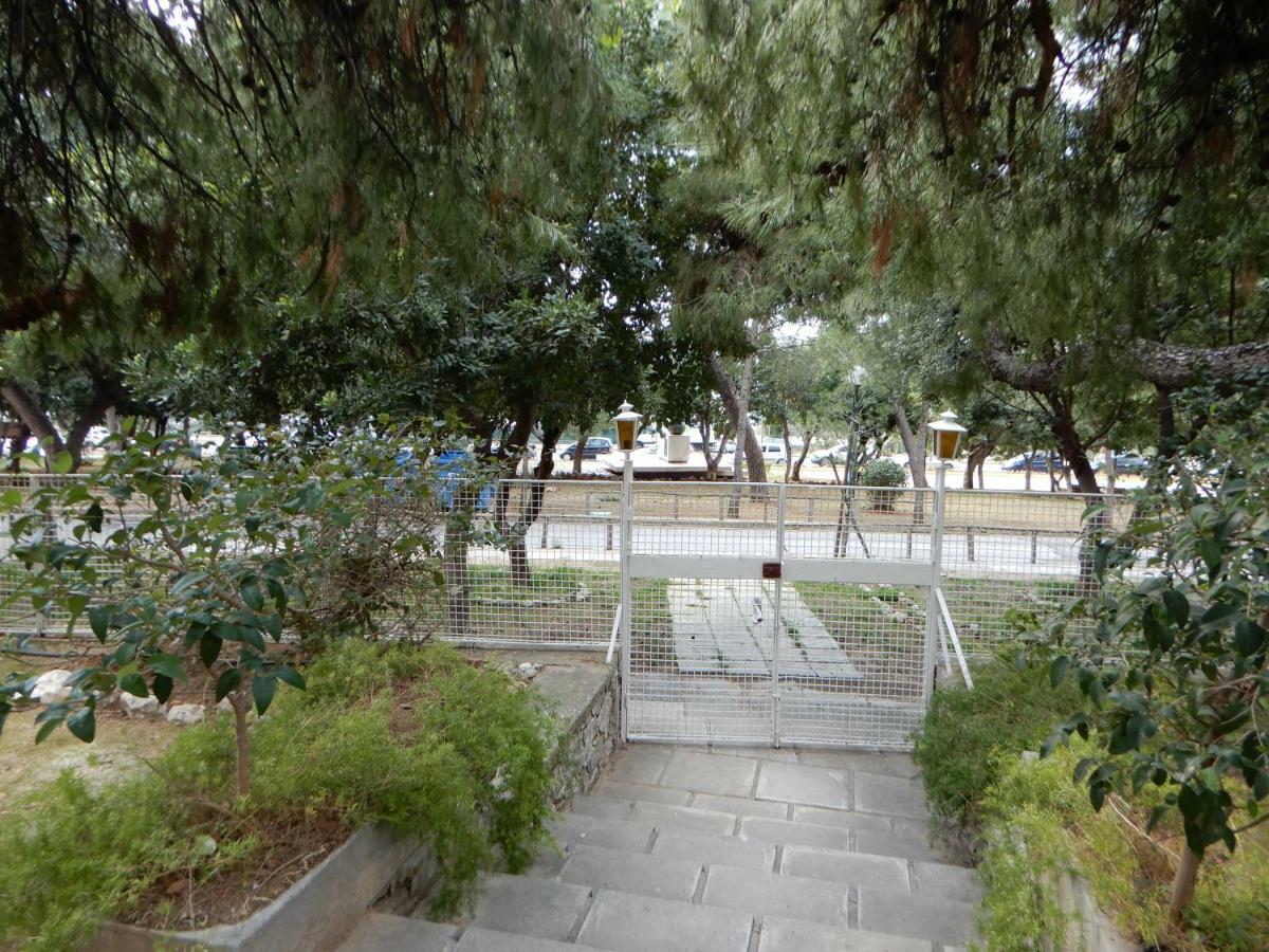 אתונה Comfortable Garden Apt Near Vouliagmeni Beach מראה חיצוני תמונה