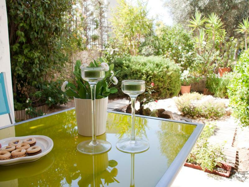 אתונה Comfortable Garden Apt Near Vouliagmeni Beach מראה חיצוני תמונה